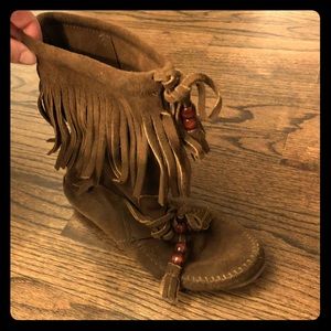 Minnetonka fringe boots